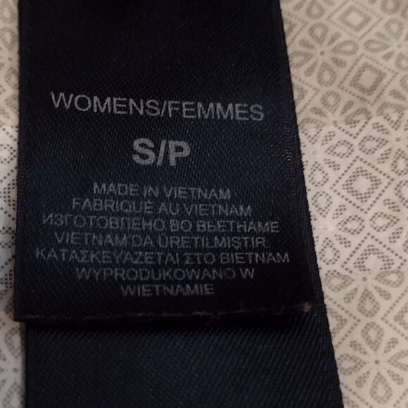 The North Face Women's HyVent 2.5L Waterproof Nylon Jacket - Picture 9 of 12